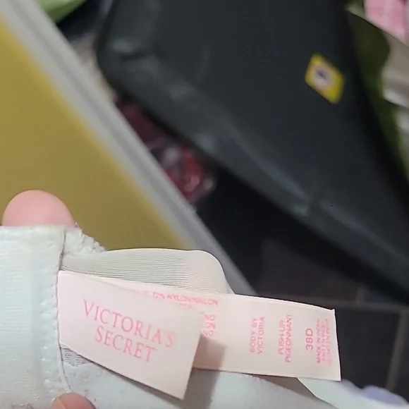 Victoria’s Secret Body By Victoria Push Up Bra Size 38D - Picture 5 of 5